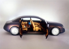 Lancia Dialogos with the wide side opening  without a center pillar